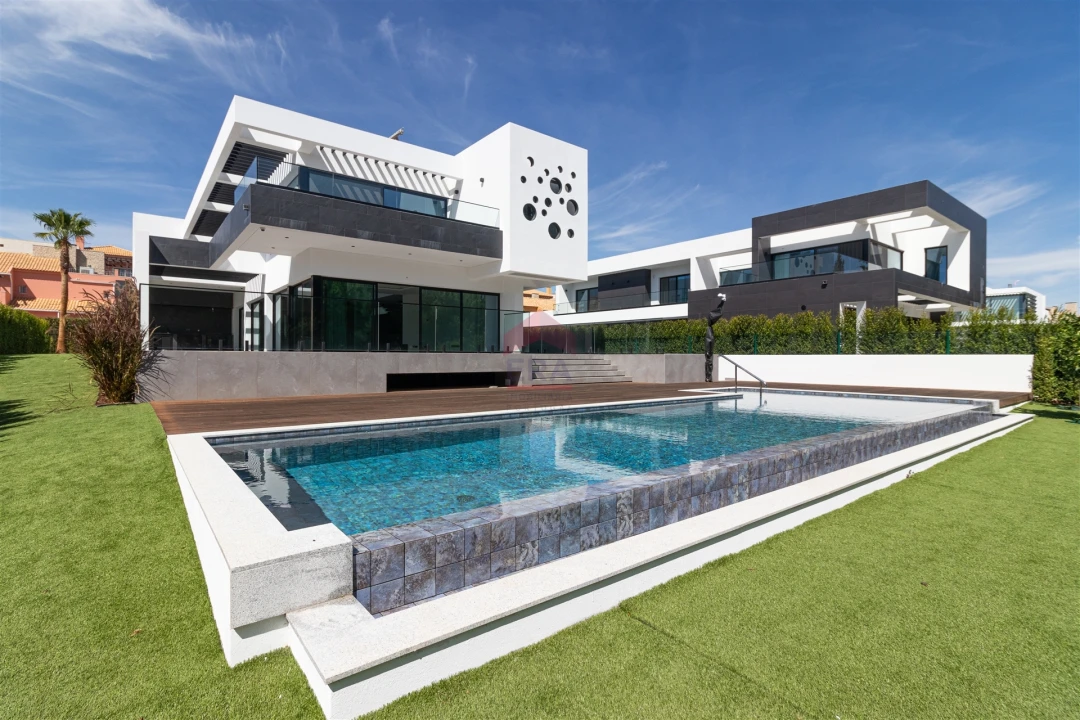 Moradia T0 para Venda em Quarteira Foto 1