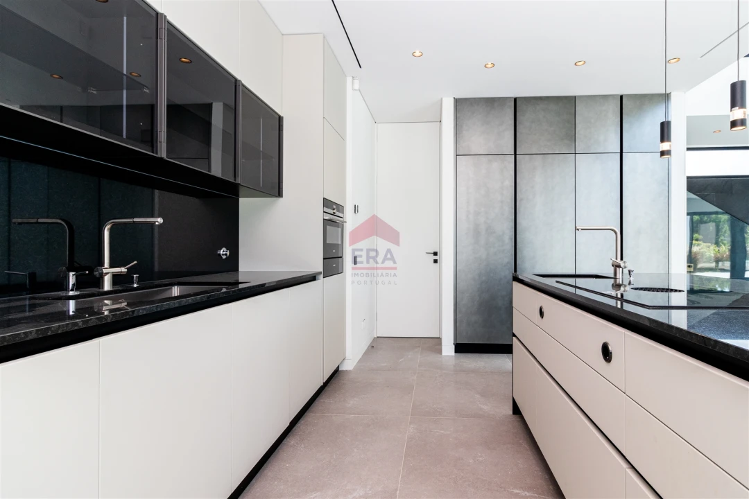 Moradia T0 para Venda em Quarteira Foto 4