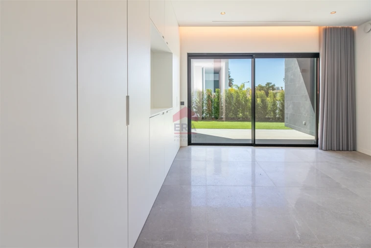 Moradia T0 para Venda em Quarteira Foto 9