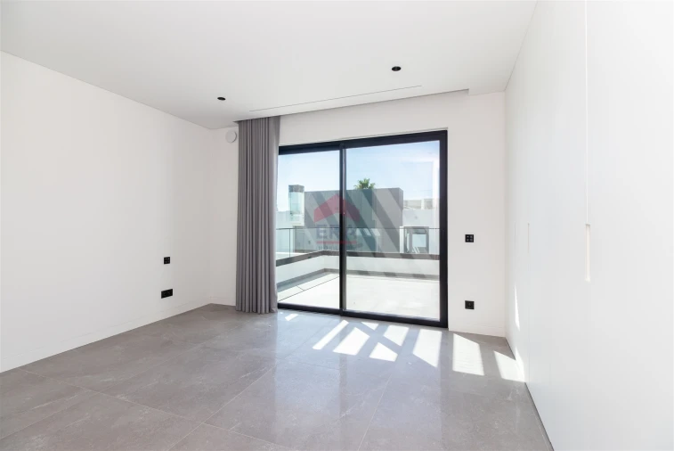 Moradia T0 para Venda em Quarteira Foto 20