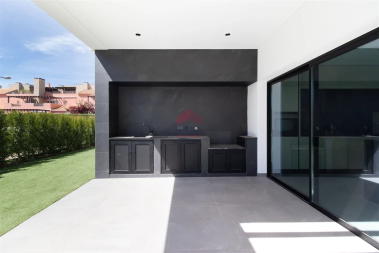 Moradia T0 para Venda em Quarteira Foto 40