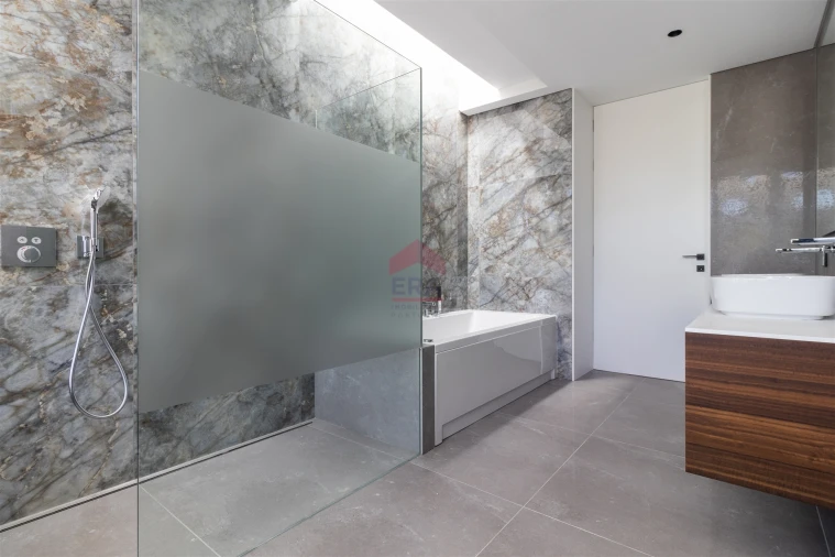 Moradia T0 para Venda em Quarteira Foto 28