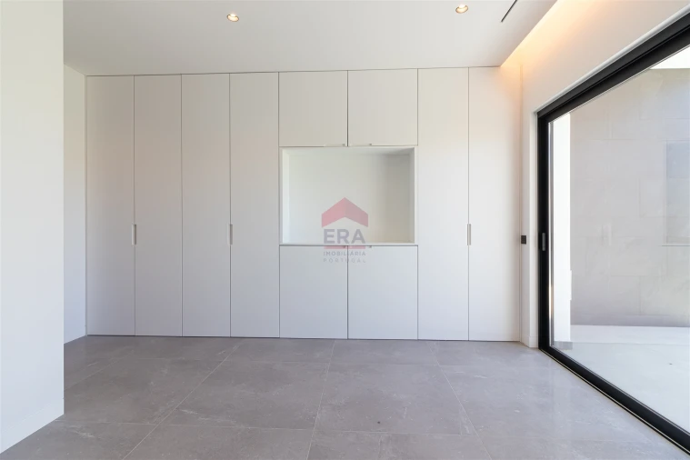 Moradia T0 para Venda em Quarteira Foto 10