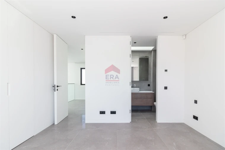 Moradia T0 para Venda em Quarteira Foto 21