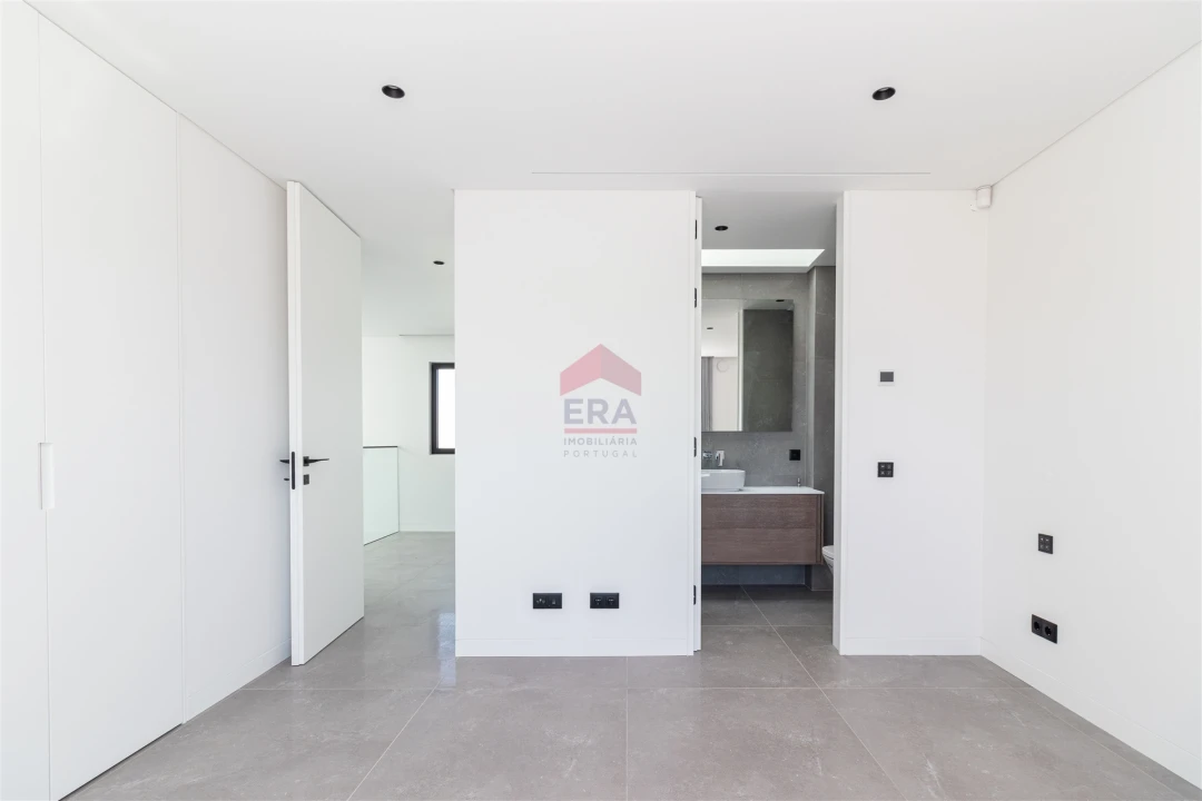 Moradia T0 para Venda em Quarteira Foto 21