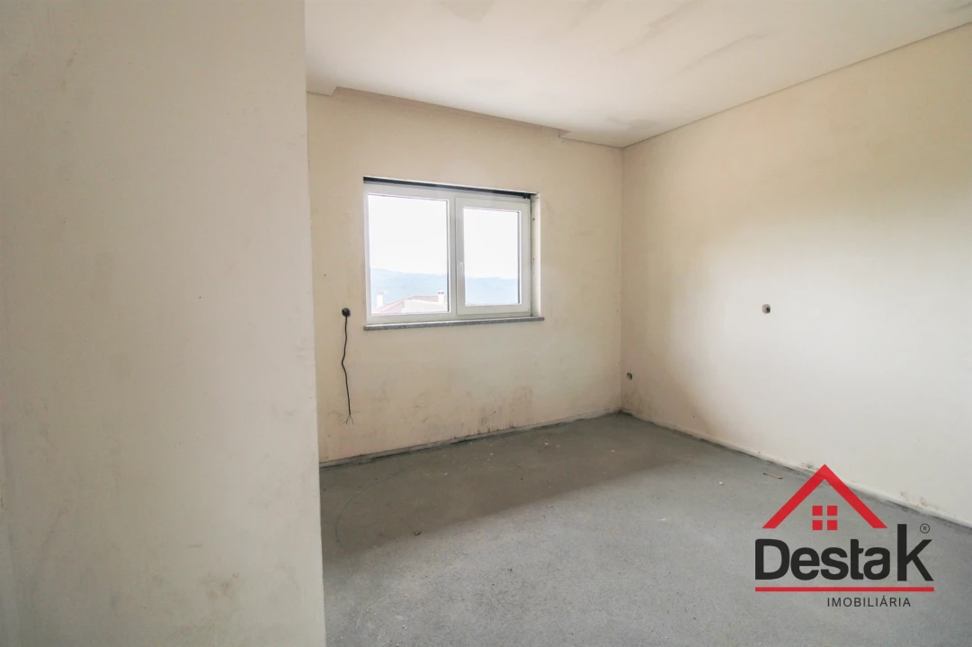 Moradia T3 para Venda em Pinho Foto 9