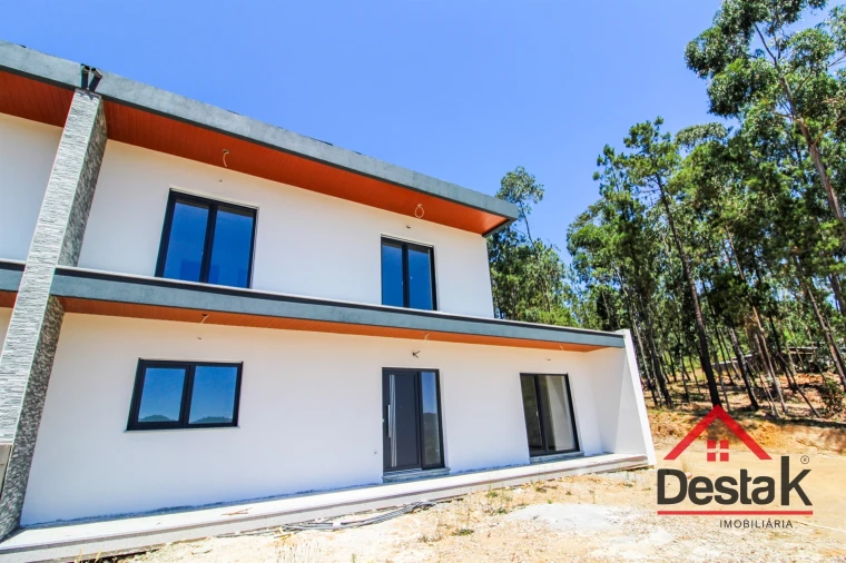 Moradia T3 para Venda em Pinho Foto 3