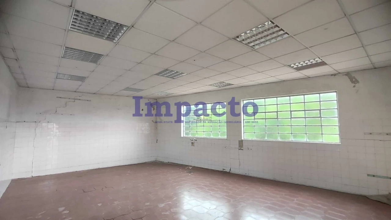 Armazém para Venda em O. Azeméis, Riba-Ul, Ul, Macinhata Seixa, Madail Foto 5