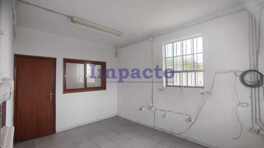 Armazém para Venda em O. Azeméis, Riba-Ul, Ul, Macinhata Seixa, Madail Foto 4