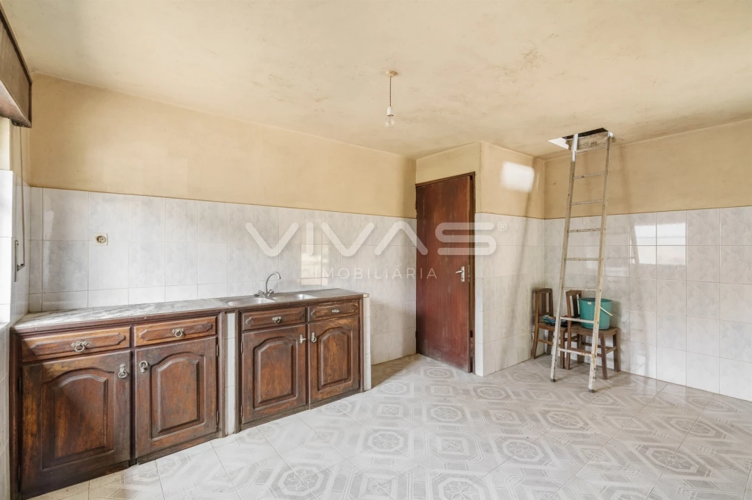 Moradia T4 para Venda em Escariz (São Mamede) e Escariz (São Martinho) Foto 5