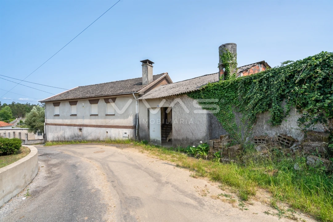 Moradia T4 para Venda em Escariz (São Mamede) e Escariz (São Martinho) Foto 1