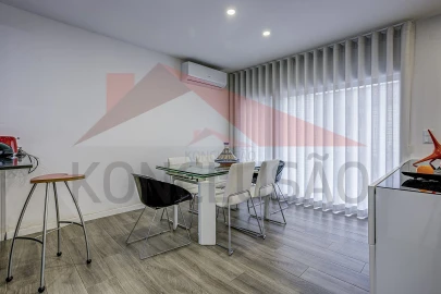 Moradia T4 para Venda em Santa Iria de Azoia, São João da Talha e Bobadela