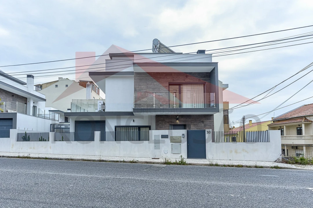 Moradia T4 para Venda em Santa Iria de Azoia, São João da Talha e Bobadela Foto 1