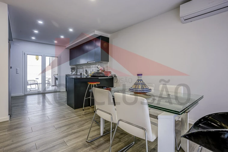 Moradia T4 para Venda em Santa Iria de Azoia, São João da Talha e Bobadela Foto 13