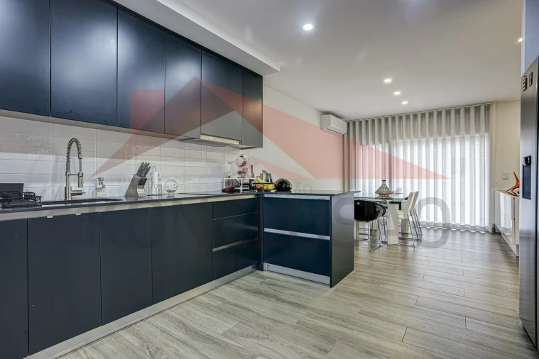 Moradia T4 para Venda em Santa Iria de Azoia, São João da Talha e Bobadela Foto 2