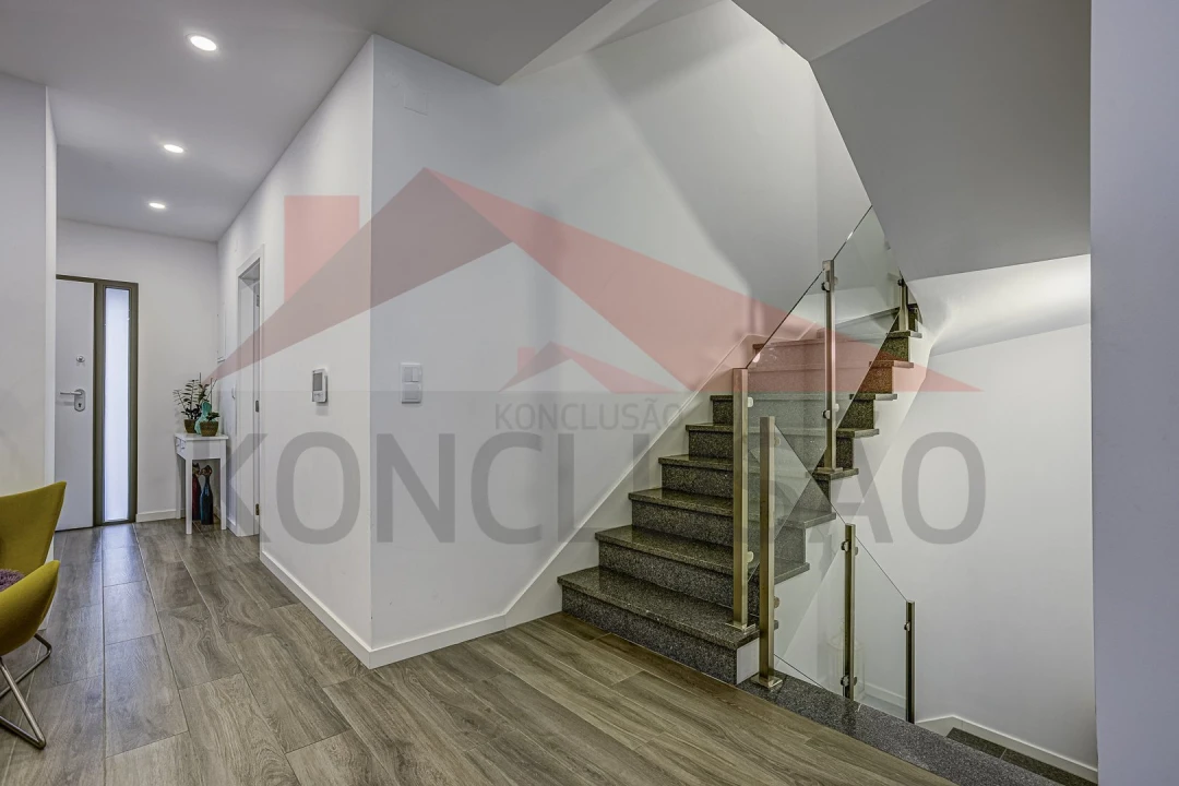 Moradia T4 para Venda em Santa Iria de Azoia, São João da Talha e Bobadela Foto 17