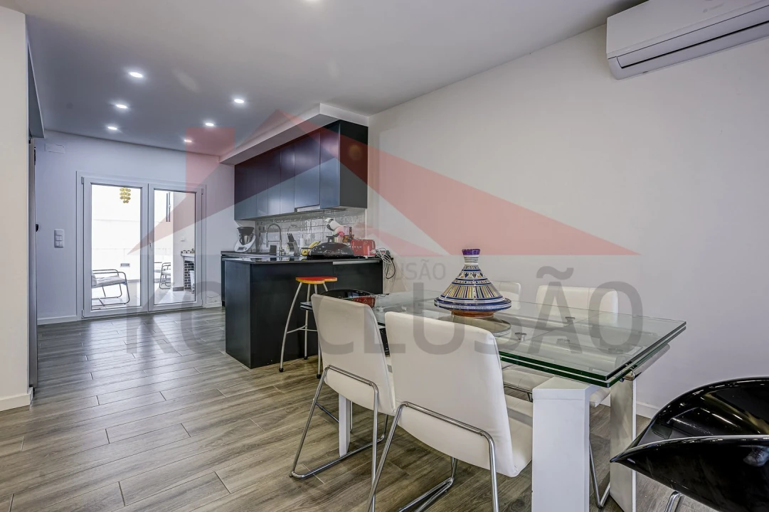 Moradia T4 para Venda em Santa Iria de Azoia, São João da Talha e Bobadela Foto 13