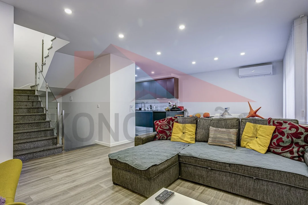 Moradia T4 para Venda em Santa Iria de Azoia, São João da Talha e Bobadela Foto 11