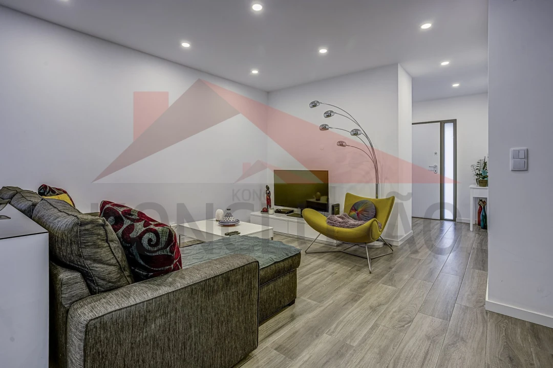 Moradia T4 para Venda em Santa Iria de Azoia, São João da Talha e Bobadela Foto 8