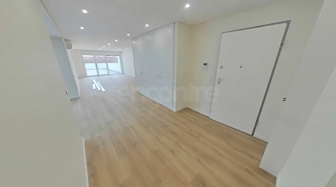 Apartamento T2 para Venda em Odivelas Foto 2