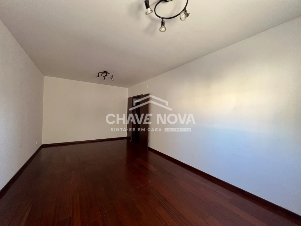 Apartamento T2 para Venda em Arcozelo Foto 3