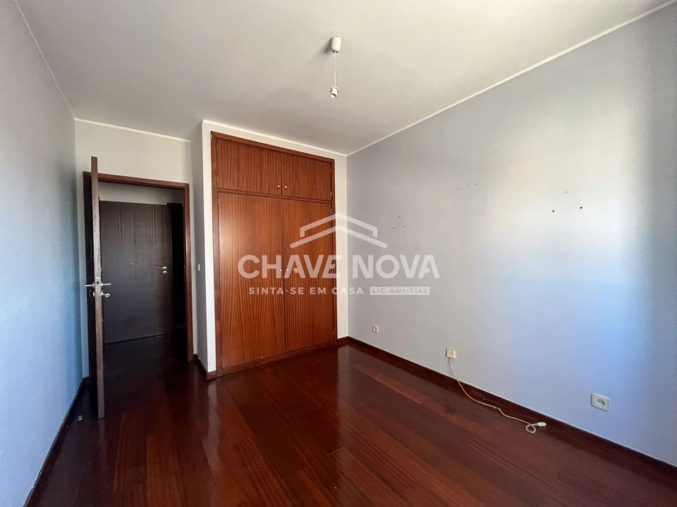 Apartamento T2 para Venda em Arcozelo Foto 8