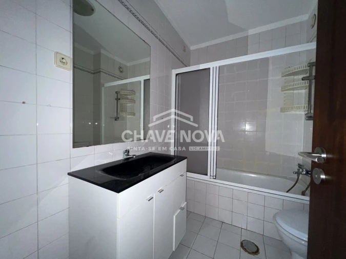 Apartamento T2 para Venda em Arcozelo Foto 14