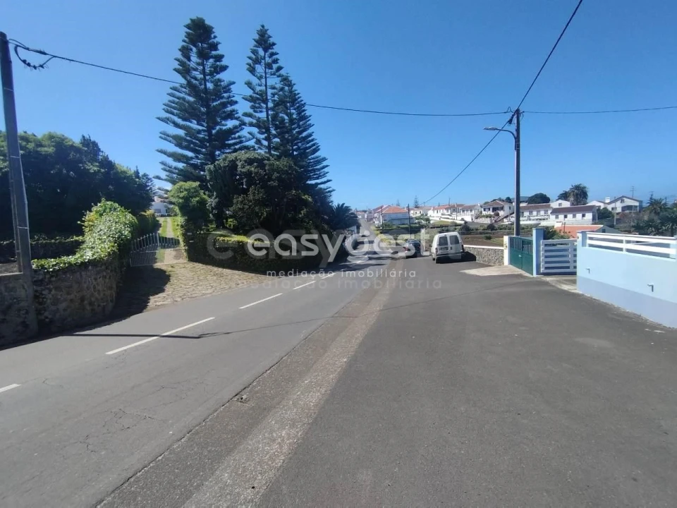 Moradia T5 para Venda em Biscoitos Foto 36