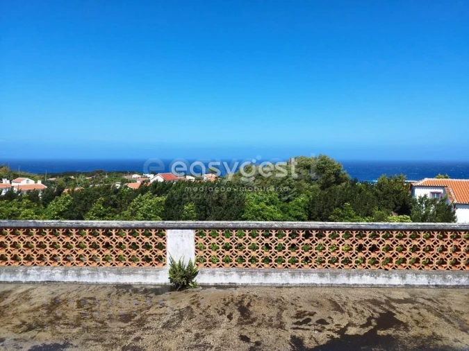 Moradia T5 para Venda em Biscoitos Foto 3