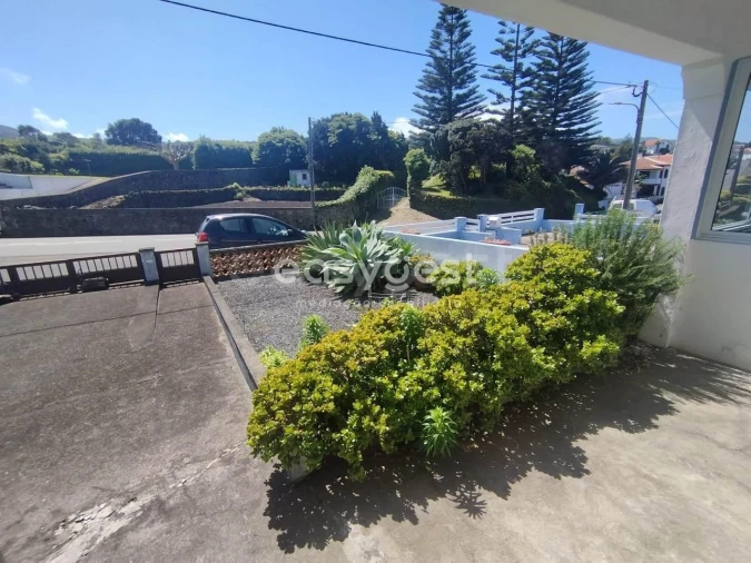 Moradia T5 para Venda em Biscoitos Foto 32