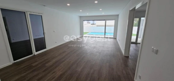 Moradia T4 para Venda em Amora