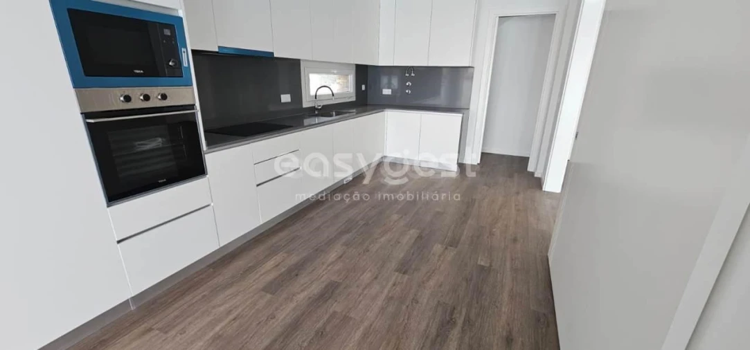 Moradia T4 para Venda em Amora Foto 7