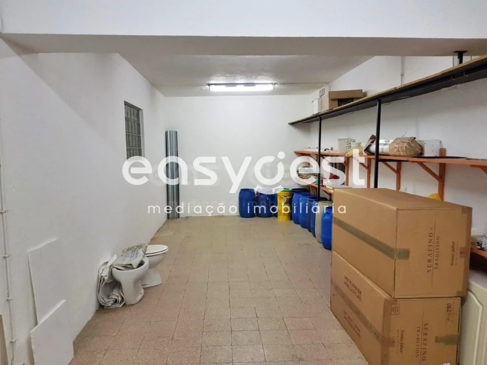Armazém para Venda em Campo de Ourique Foto 4