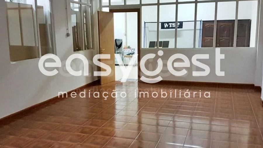 Armazém para Venda em Campo de Ourique