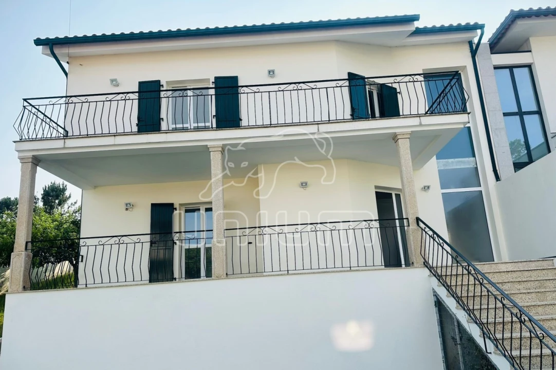 Moradia T5 para Venda em Vila Nova de Anha Foto 1
