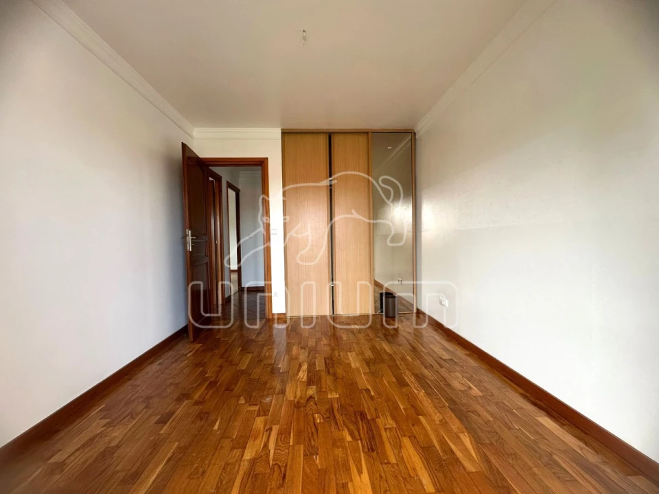 Moradia T5 para Venda em Vila Nova de Anha Foto 12