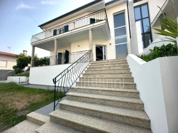 Moradia T5 para Venda em Vila Nova de Anha