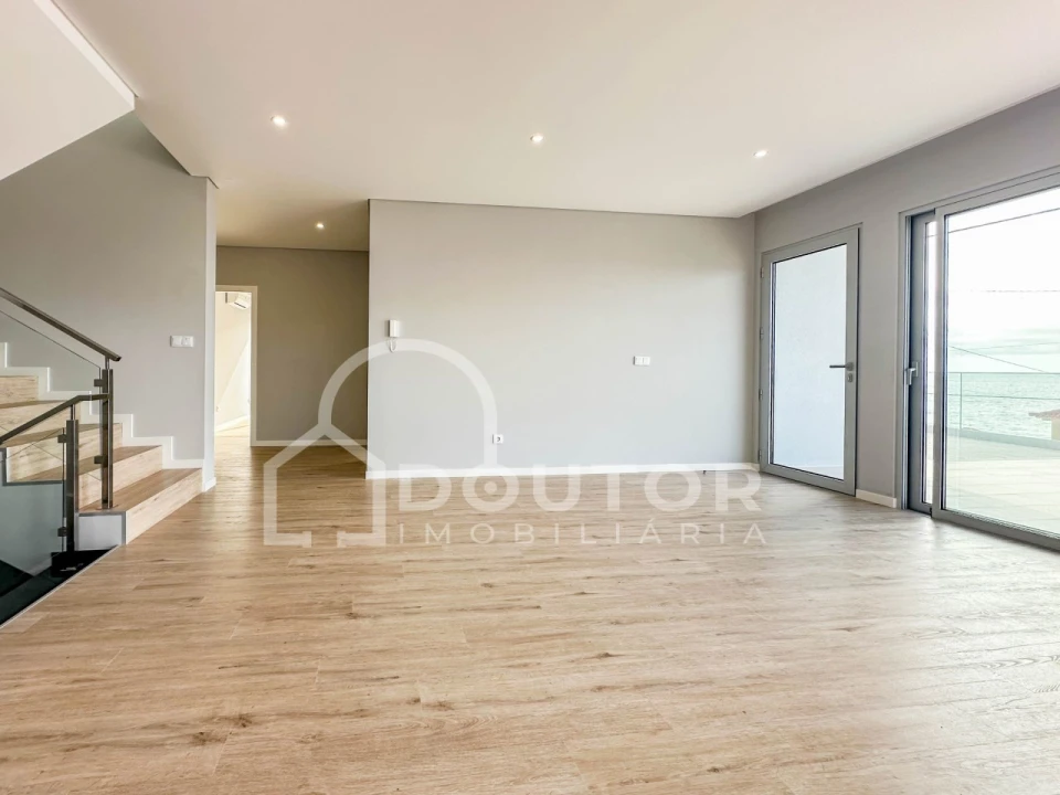 Moradia T4 para Venda em Paul do Mar Foto 13