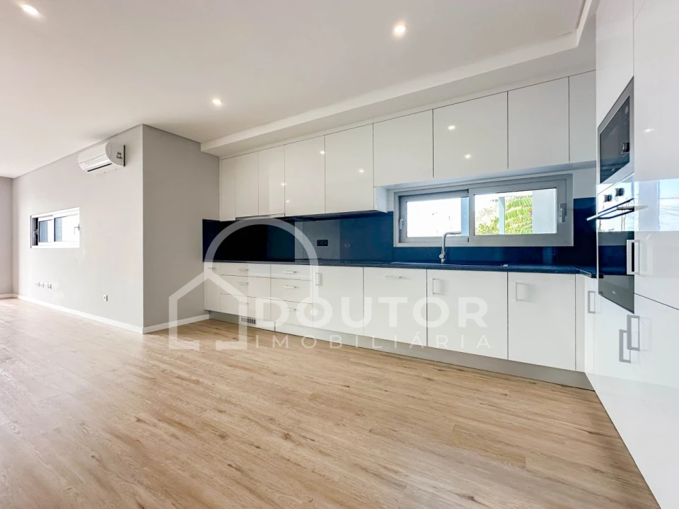 Moradia T4 para Venda em Paul do Mar Foto 16