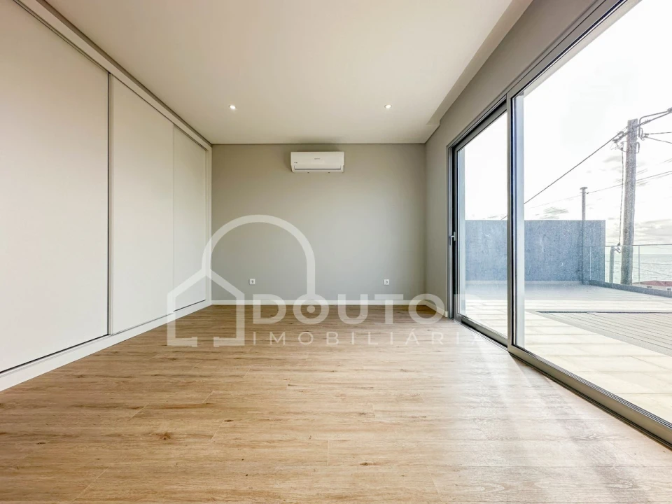 Moradia T4 para Venda em Paul do Mar Foto 20