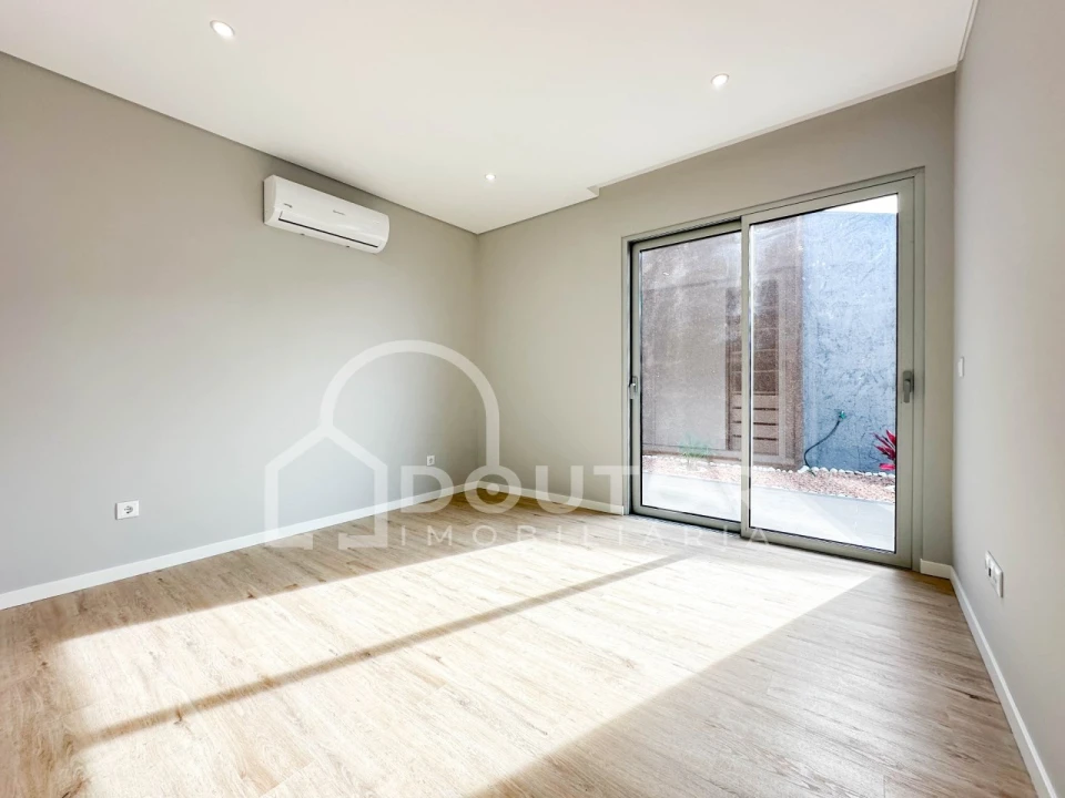 Moradia T4 para Venda em Paul do Mar Foto 21