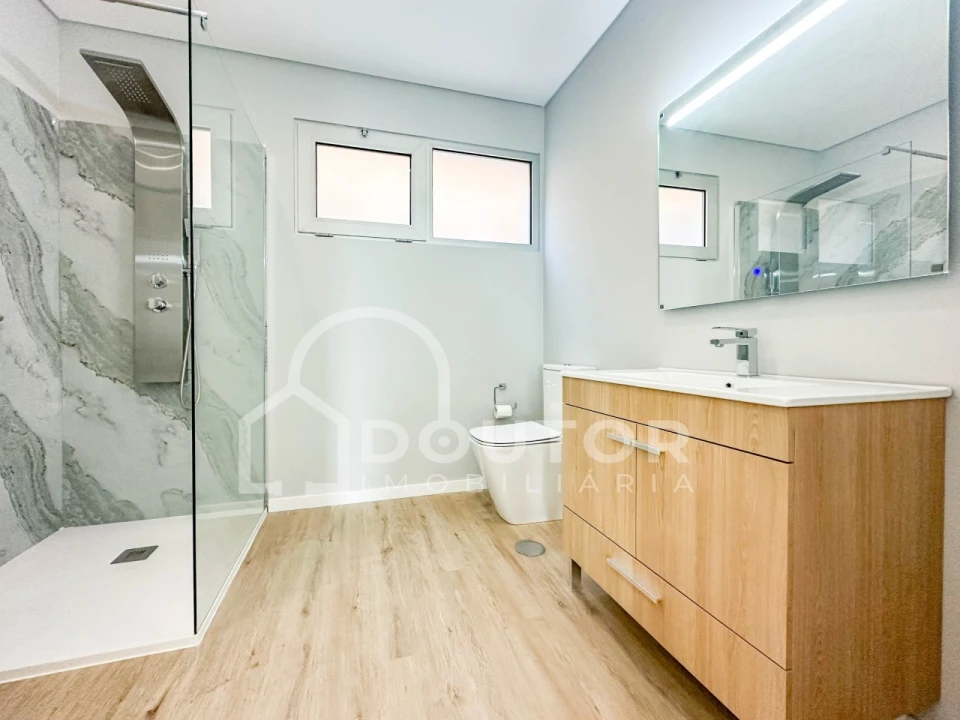 Moradia T4 para Venda em Paul do Mar Foto 28