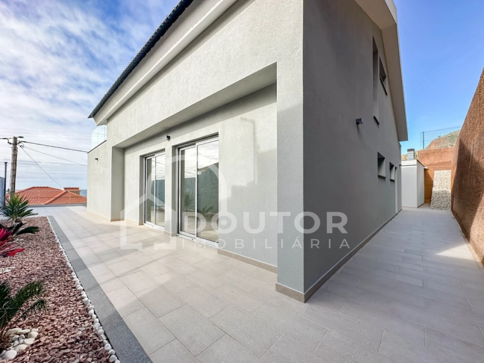 Moradia T4 para Venda em Paul do Mar Foto 36