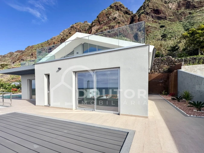 Moradia T4 para Venda em Paul do Mar Foto 10