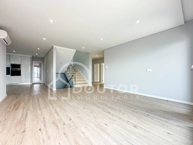 Moradia T4 para Venda em Paul do Mar Foto 14