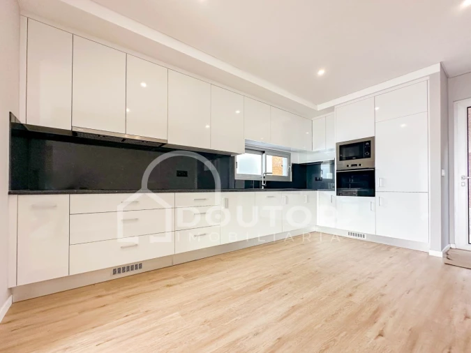 Moradia T4 para Venda em Paul do Mar Foto 15