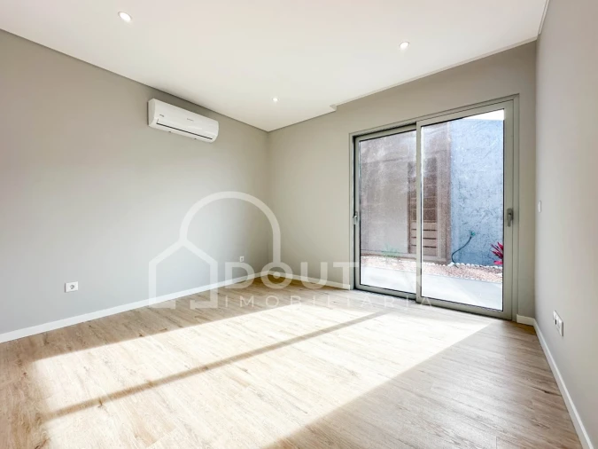 Moradia T4 para Venda em Paul do Mar Foto 21