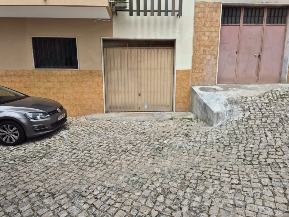 Garagem para Arrendamento em Odivelas Foto 1