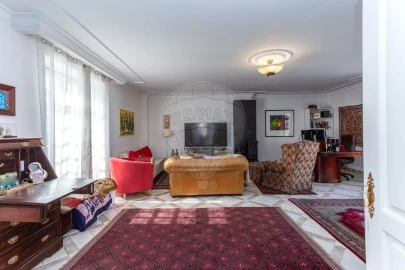 Moradia T5 para Venda em Carcavelos e Parede