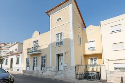Moradia T5 para Venda em Carcavelos e Parede